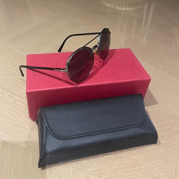 Valentino sunglasses - Picture 2 of 5